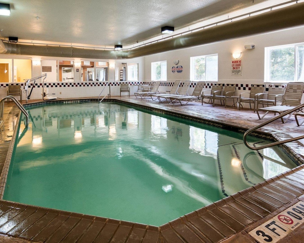 Comfort Suites Nacogdoches 22/44