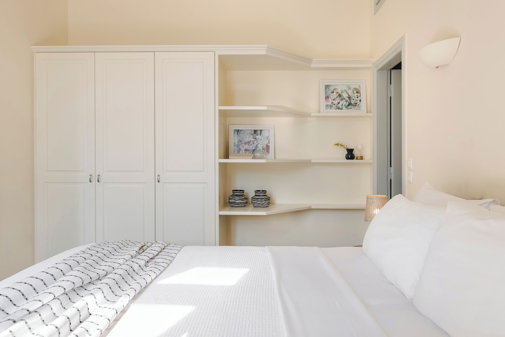 Superior, Double Bed, Town View