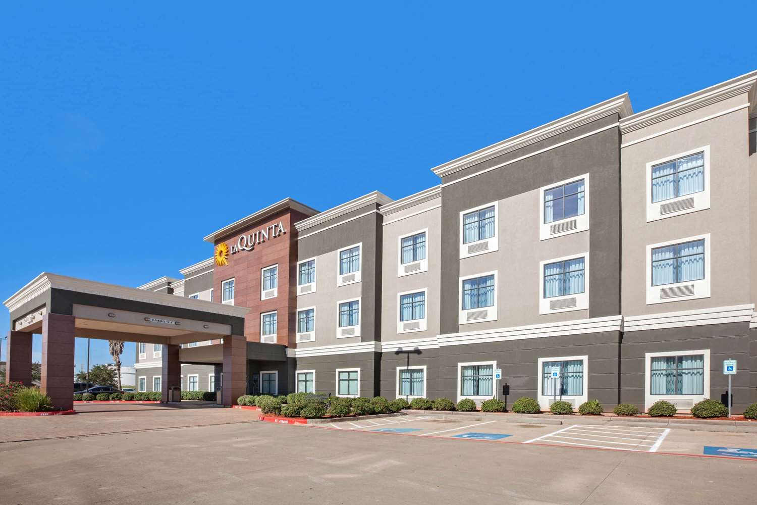 La Quinta Inn & Suites by Wyndham Pasadena North 30/30