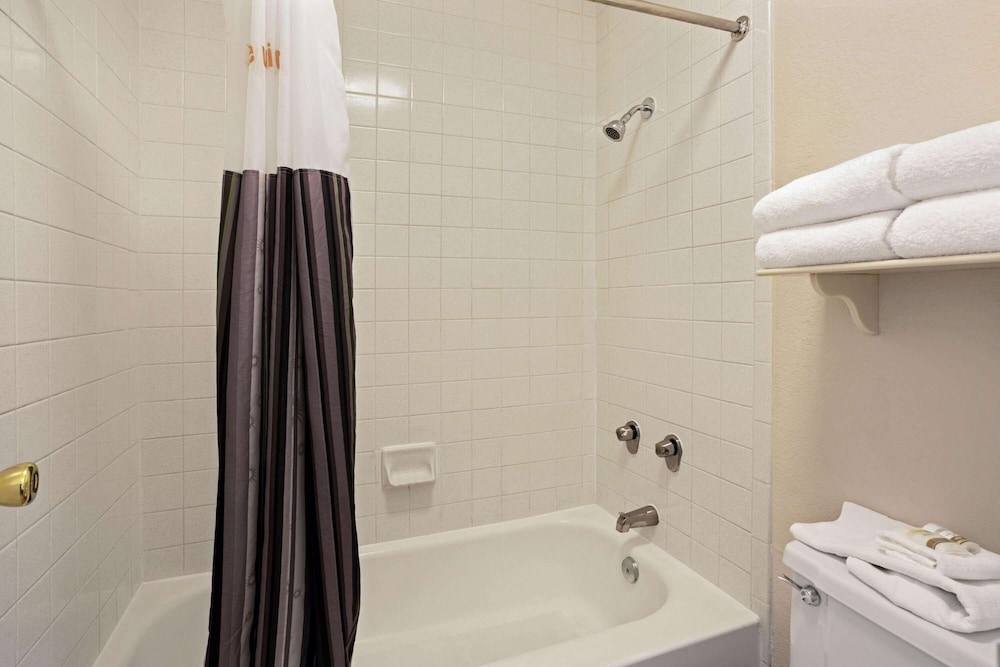 جناح بسرير كينج، Travelodge by Wyndham Golden/Denver 6/6