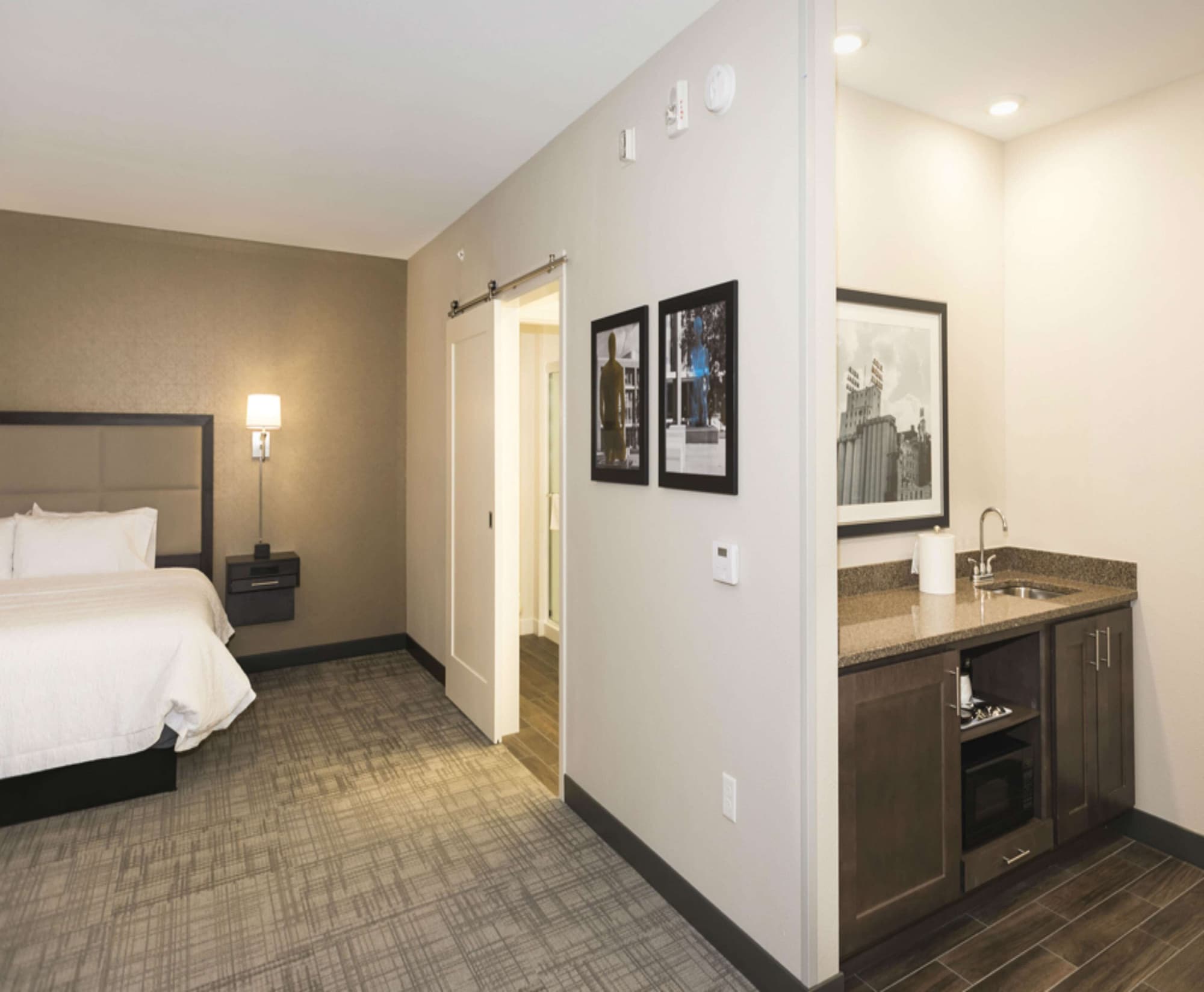 SUITE, KING BED, ACCESSIBLE
