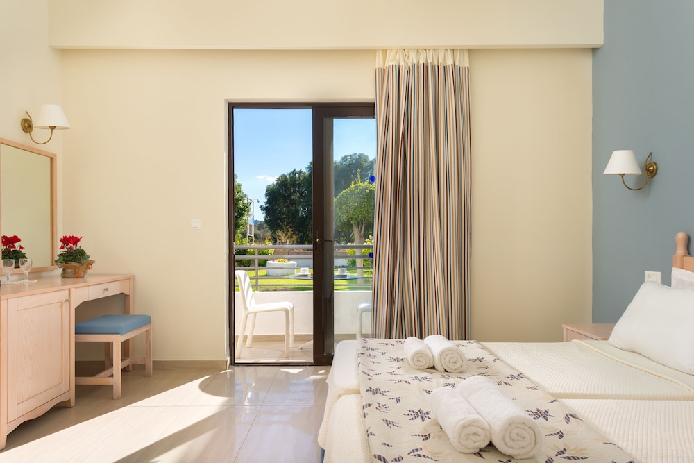 Family World Aqua Beach Matoula Complex 8/48