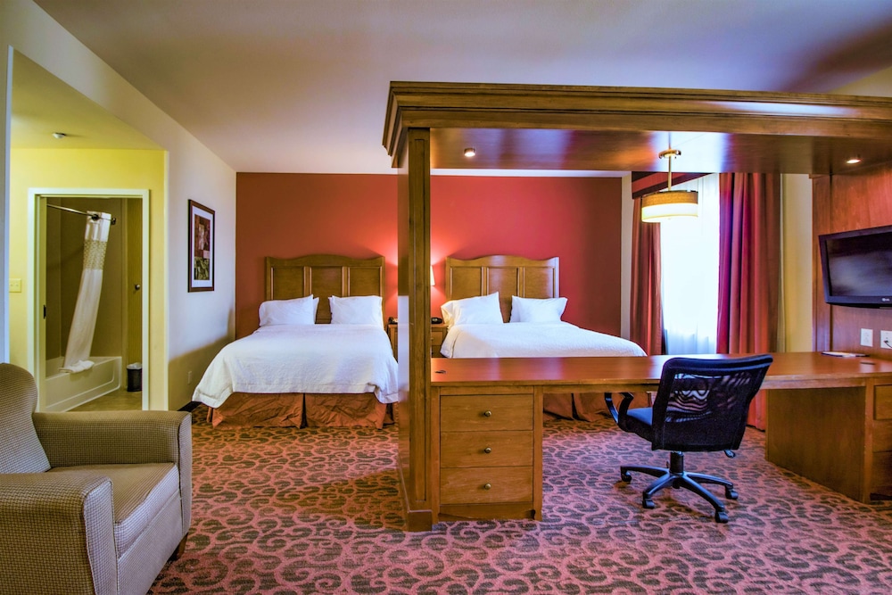 Hampton Inn Suites Bastrop 19/20