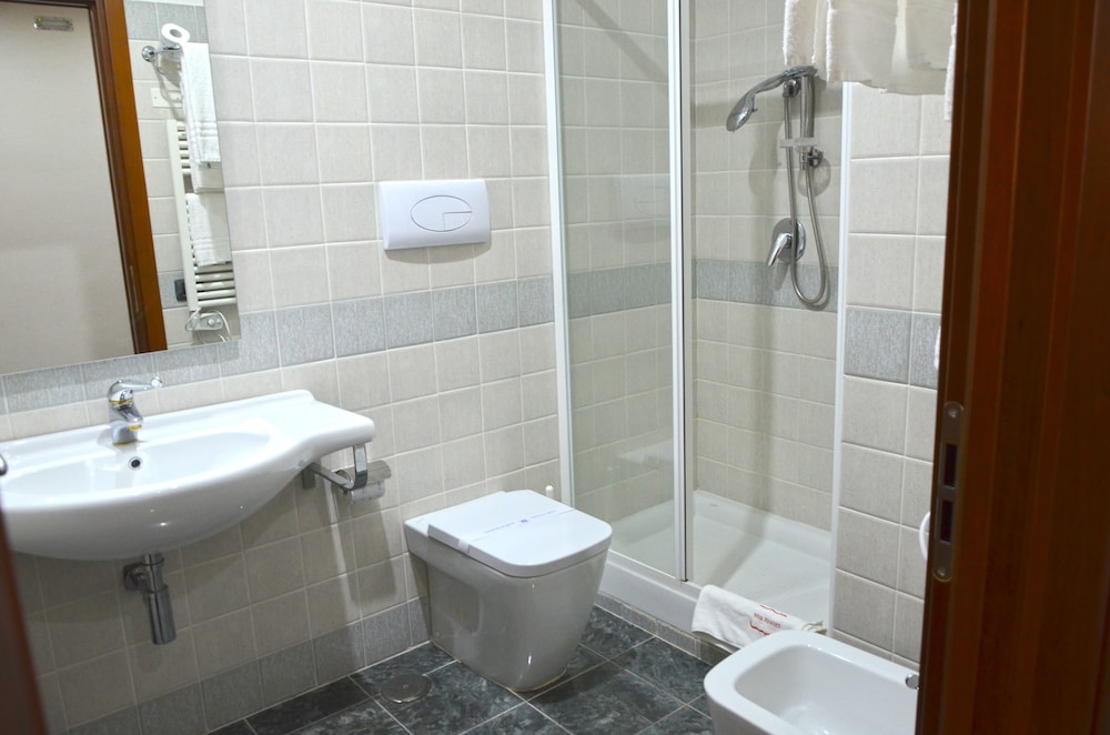 غرفة رباعية بسرير مزدوج، Vea Resort Hotel 3/6