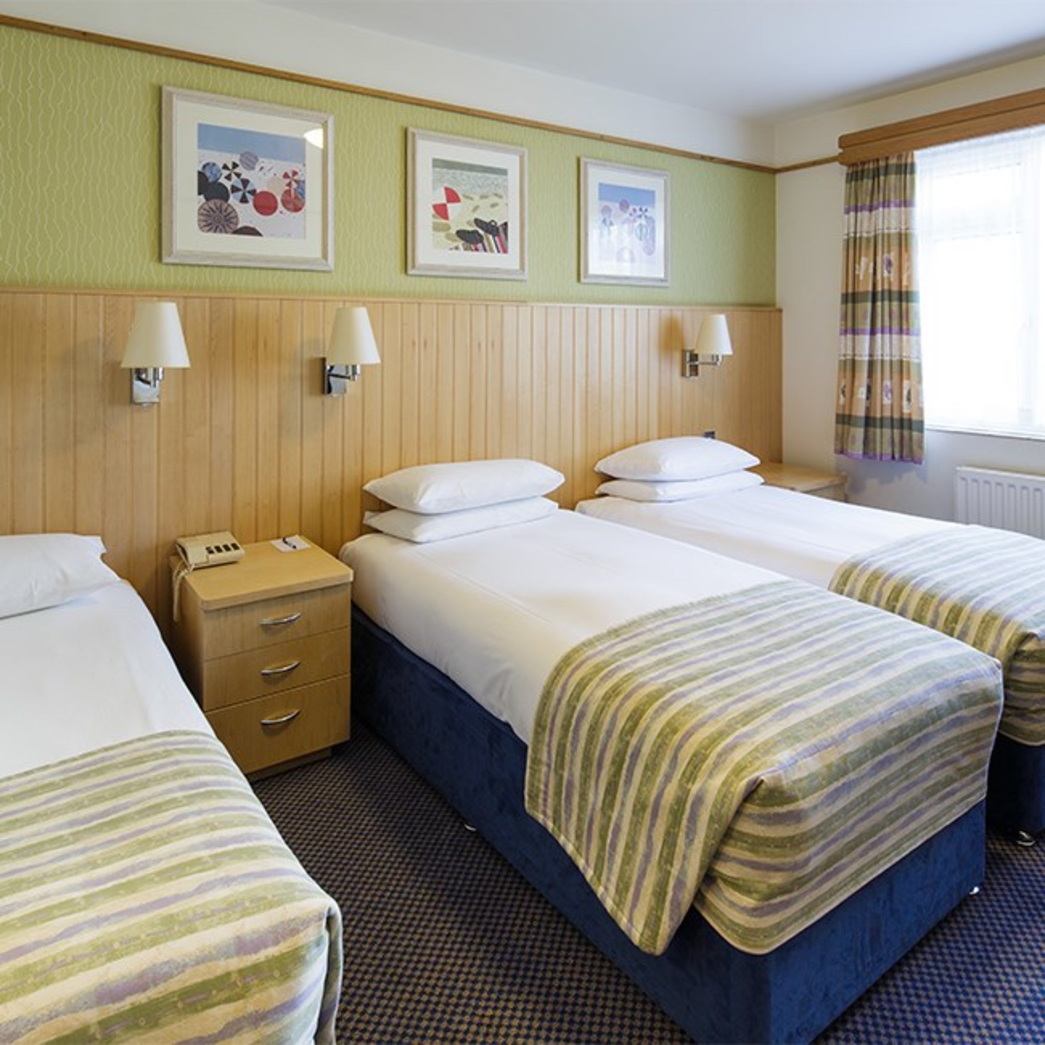 STANDARD, TWIN BEDS, WITH EXTRA BED