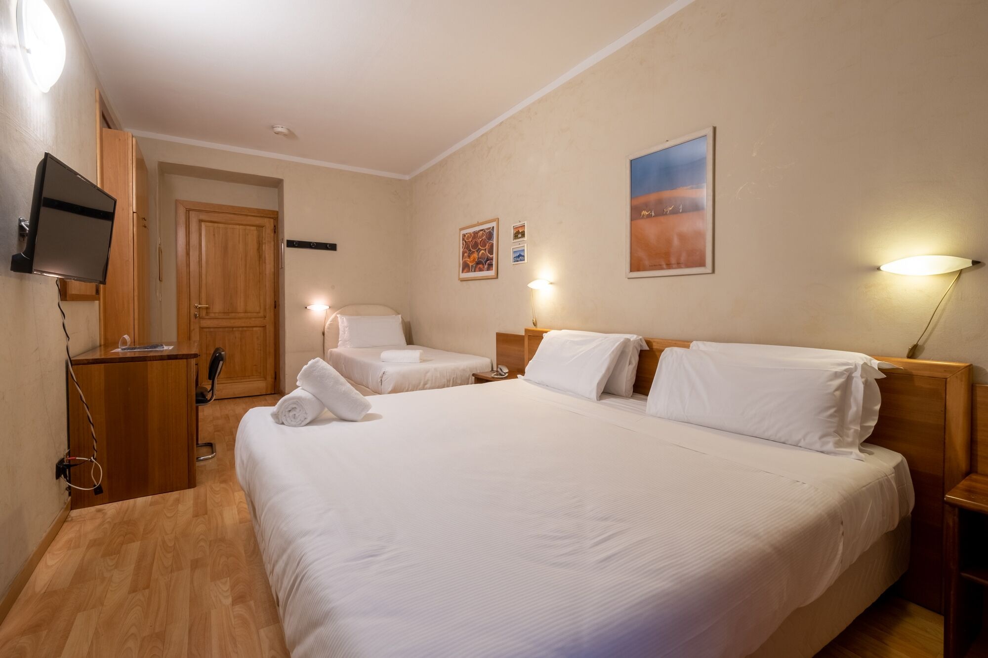 ROOM, TRIPLE