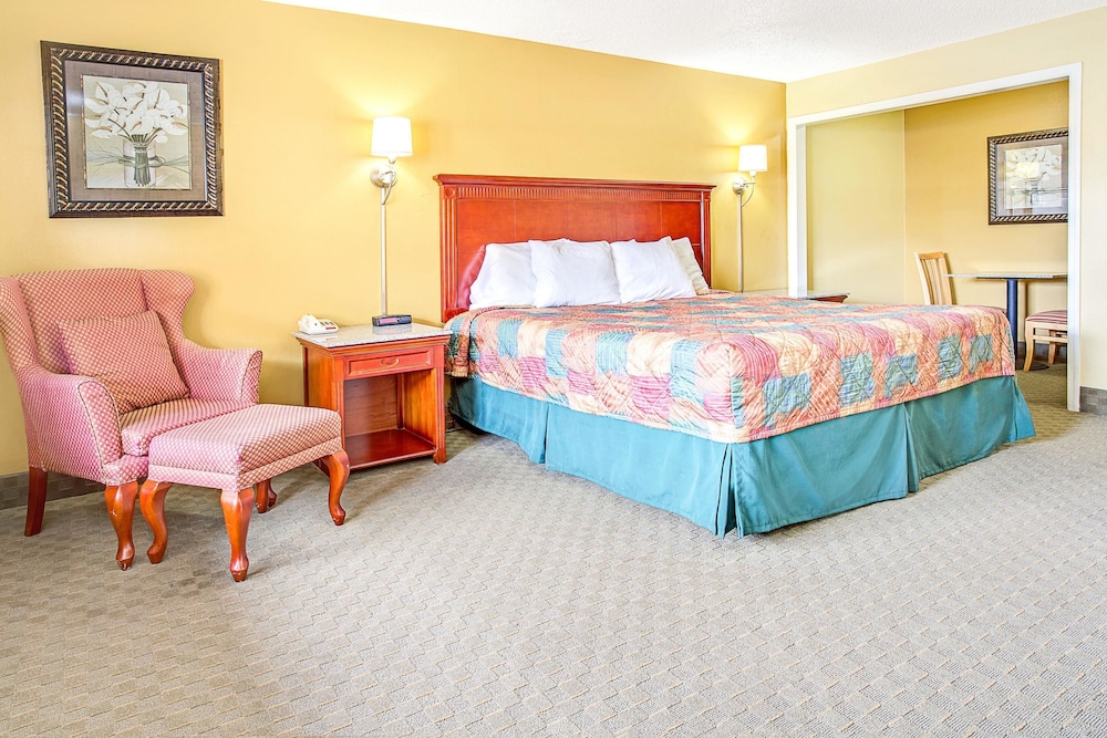 Days Inn By Wyndham Orange City/Deland 16/39