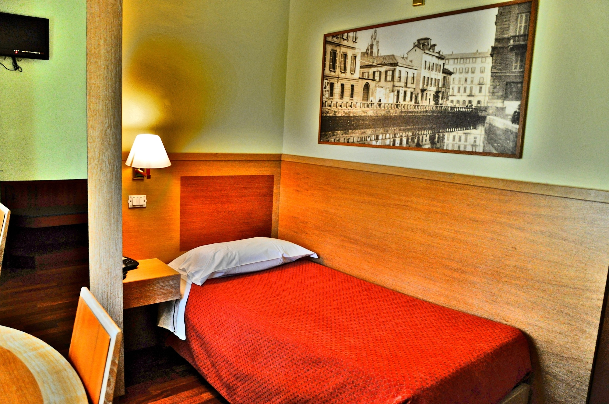 ROOM, SINGLE