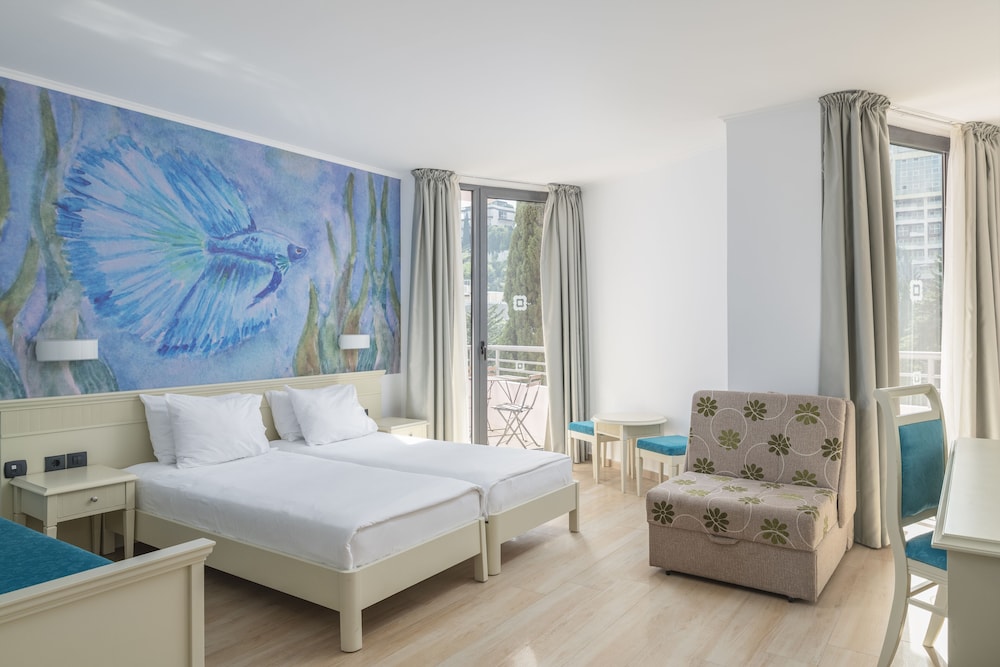 Iberostar Waves Bellevue 35/74