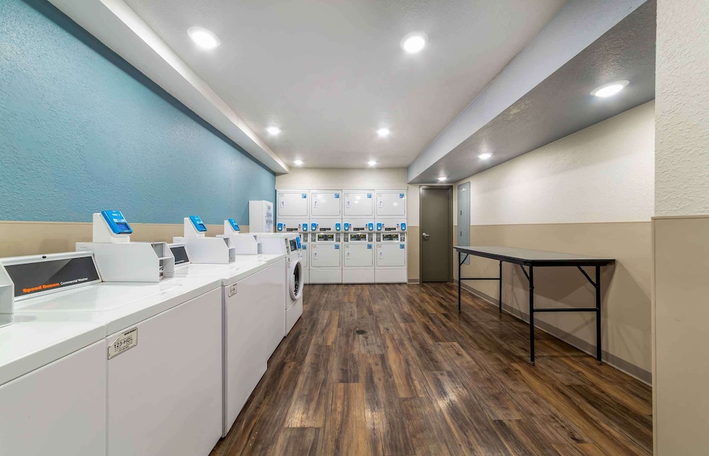 WoodSpring Suites Deerfield Beach 24/30