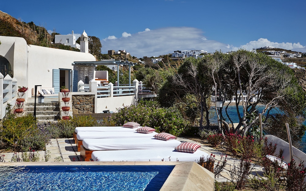 Belvedere Waterfront Villa and Suites 41/49