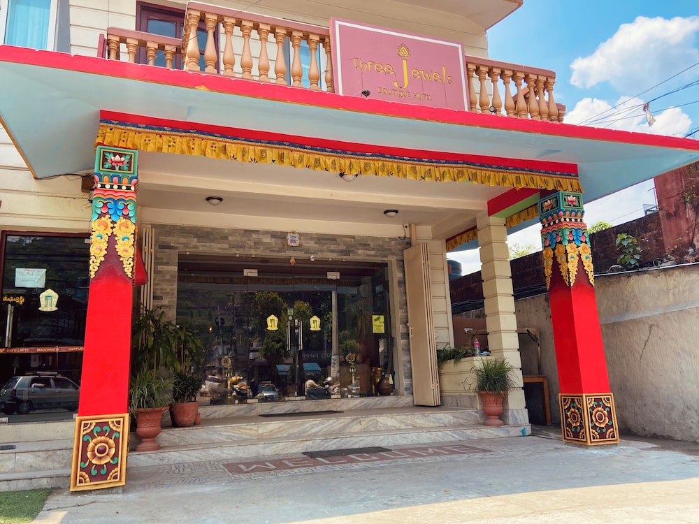 Three Jewels Boutique Hotel 4/74