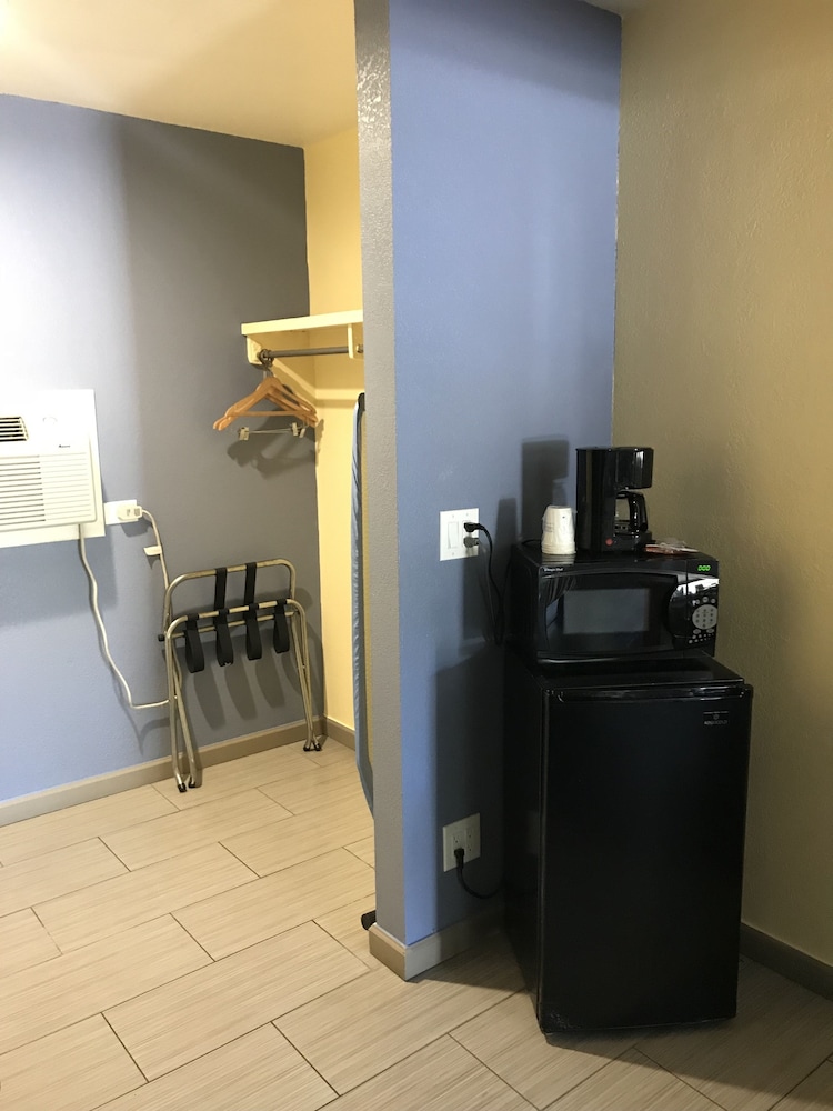 Days Inn by Wyndham San Diego-East/El Cajon 44/56