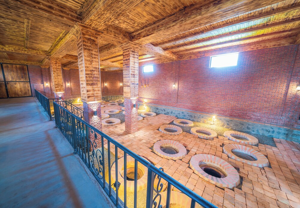 Burki Castle & Cellar 36/61