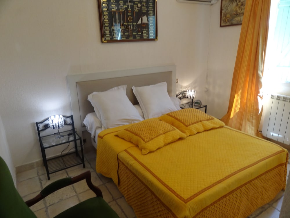Locations Des Alpilles 5/50