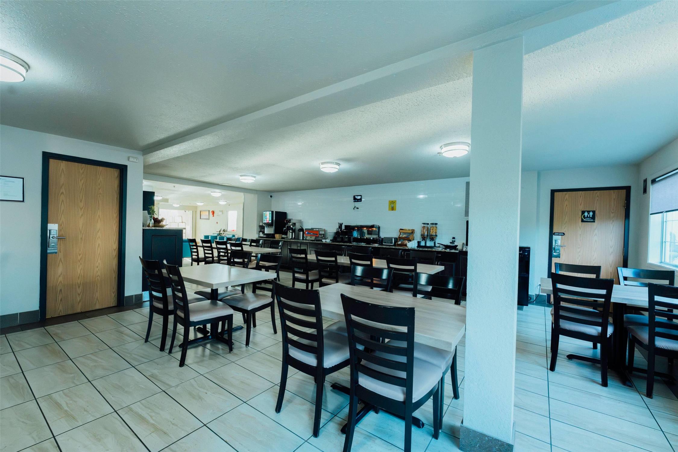 Super 8 By Wyndham Grande Prairie 20/35