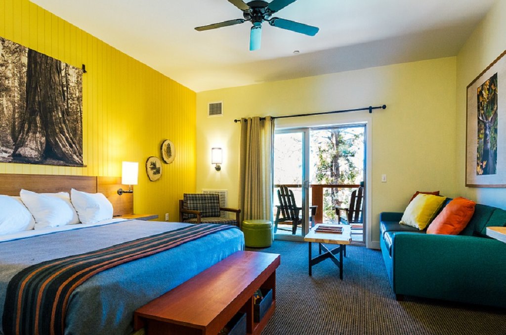 Rush Creek Lodge at Yosemite 3/23
