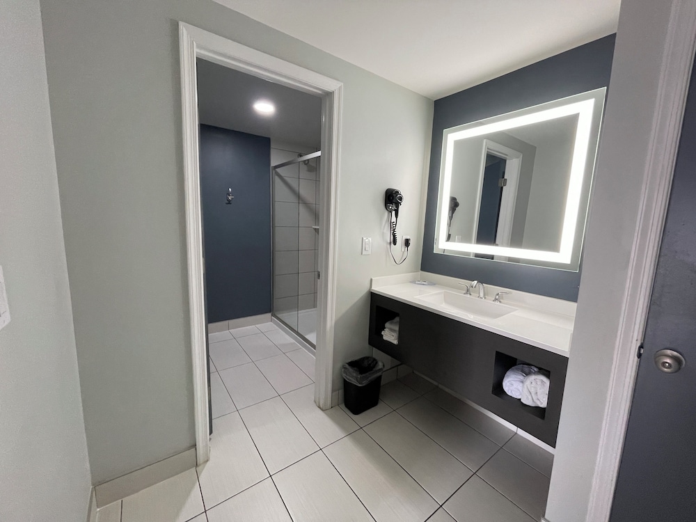 Motel6 Norfolk, VA – East Little Creek 45/50