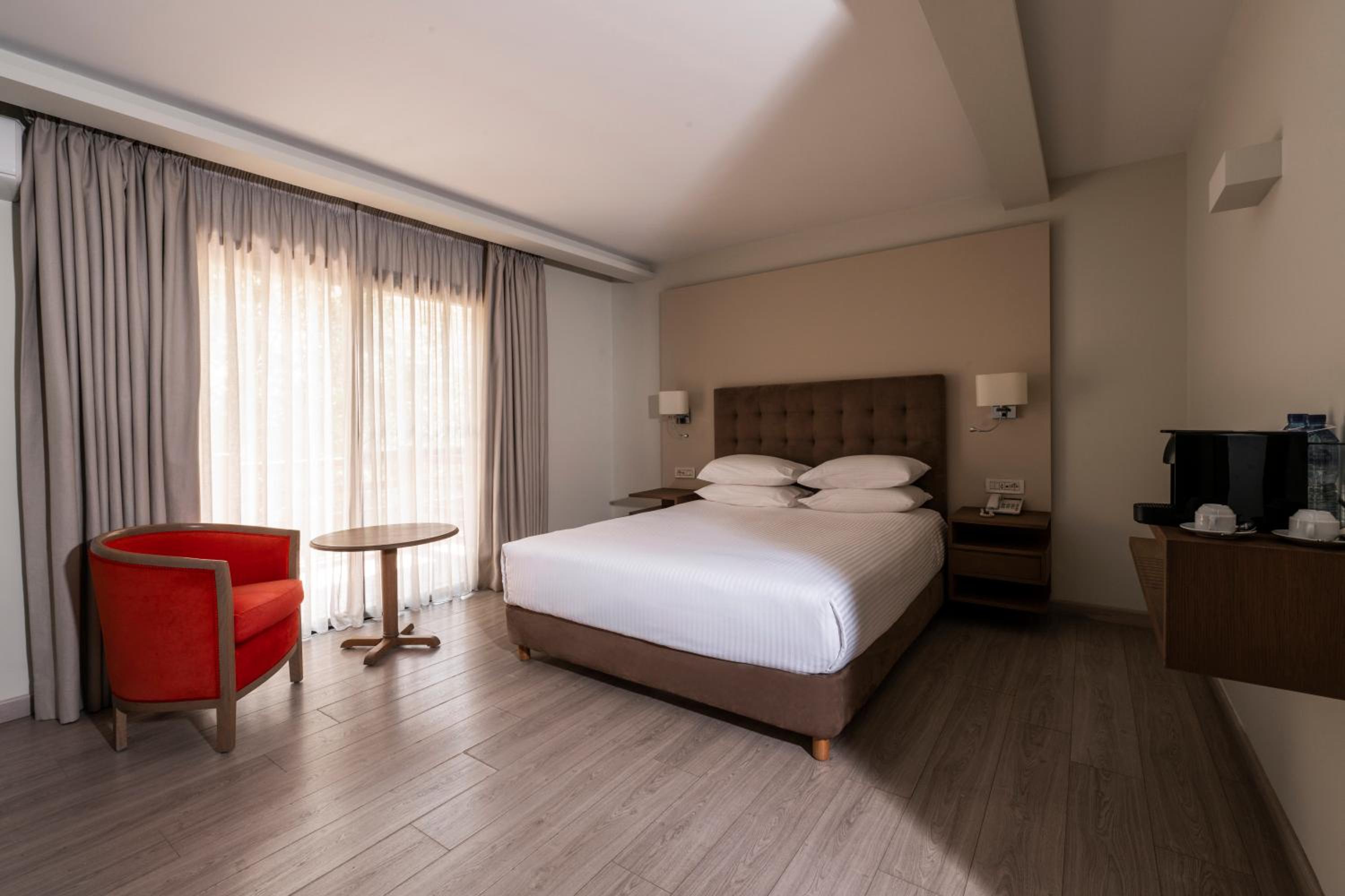 1 Bedroom, Slope, Suite, King Bed, with View