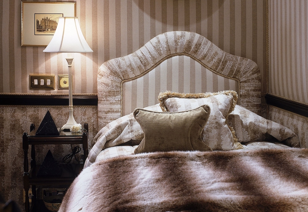 The Chesterfield Mayfair 39/84