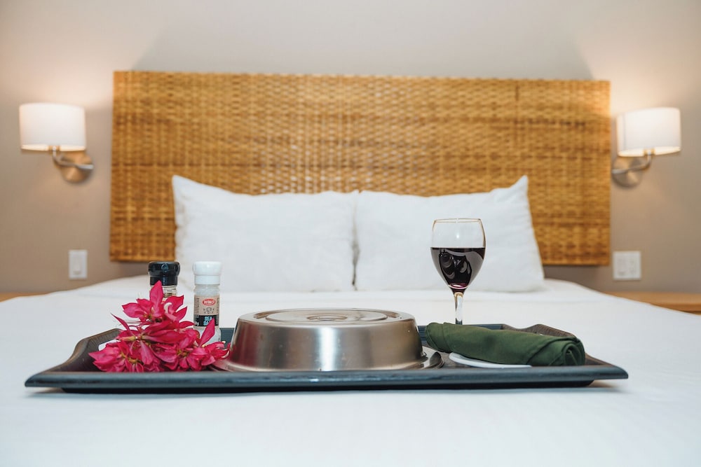 Jacana Amazon Wellness Resort 24/68