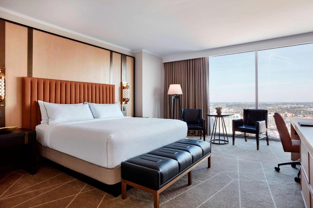 Griffin, Suite, King Bed, High Floor