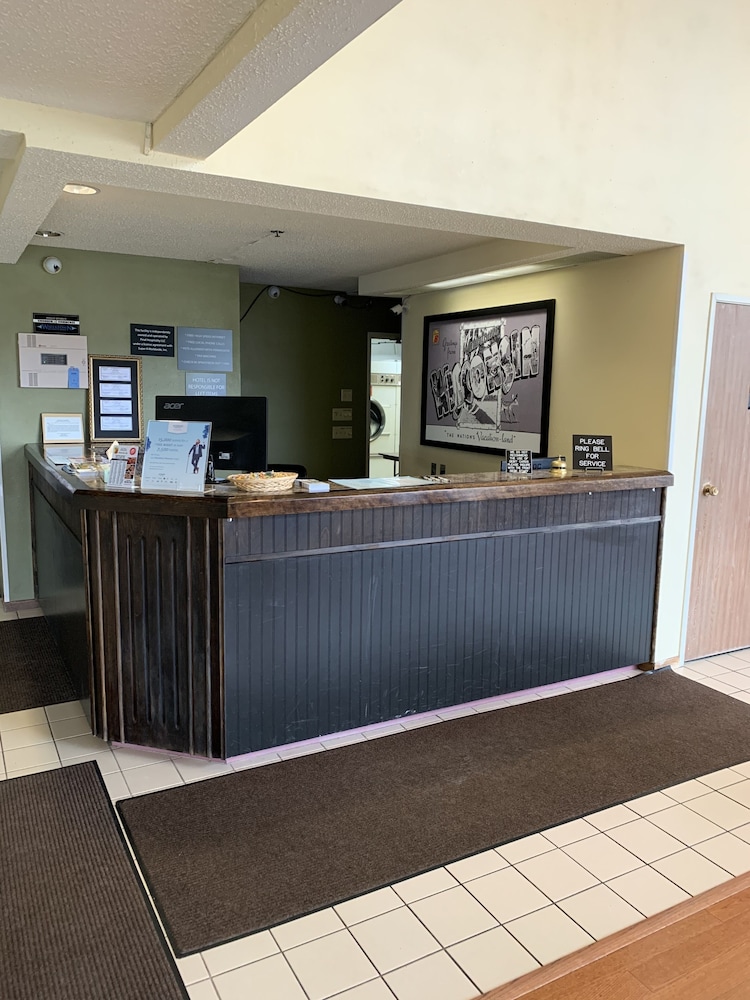 Super 8 by Wyndham Watertown WI 7/49