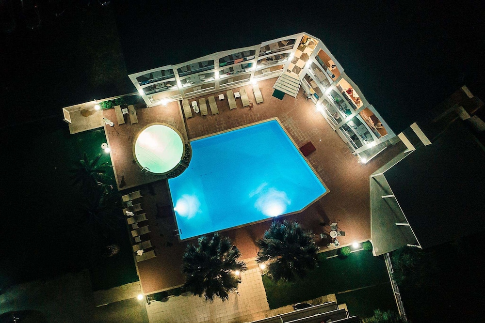 Stavros Beach Hotel 2/50