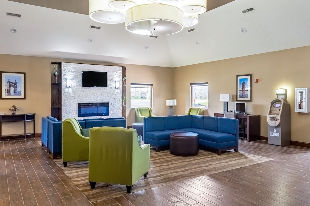 Comfort Inn & Suites Cincinnati Eastgate 13/40