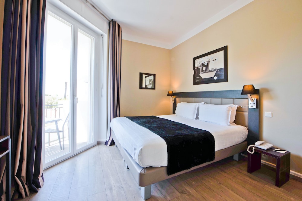 La Villa Cap D Antibes 25/77