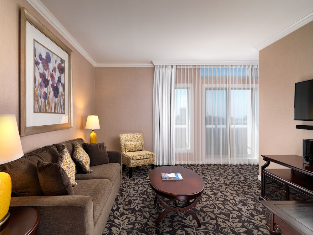 Grand Pacific Hotel 28/35