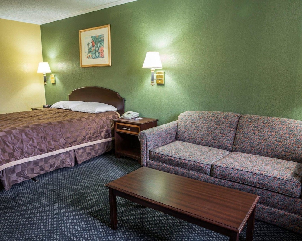 Rodeway Inn and Suites Plymouth Hwy 64 40/55