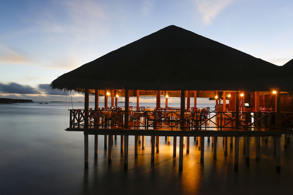 Medhufushi Island Resort 92/96