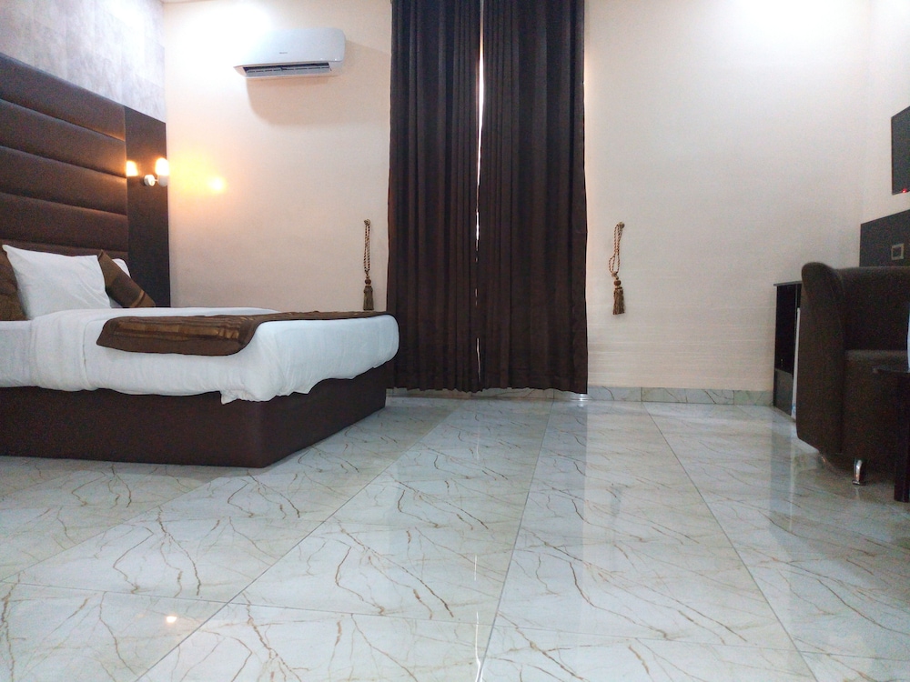 Bana Hotel & Suites 10/27