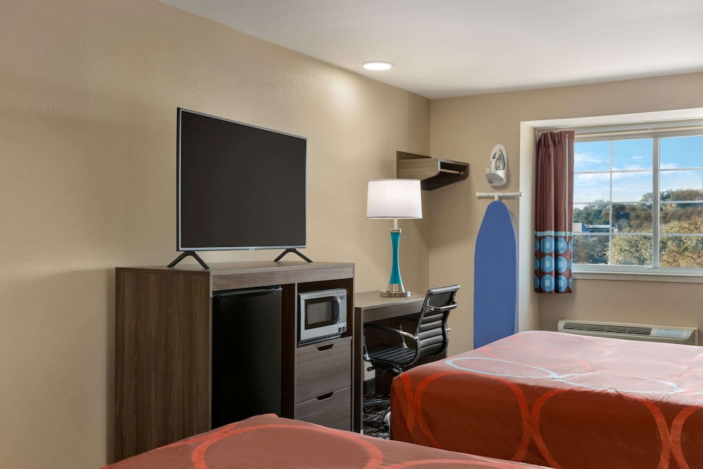 Super 8 by Wyndham San Antonio Airport North 17/45