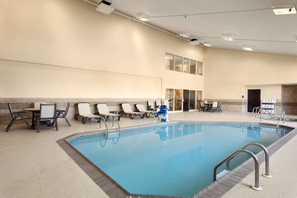 Country Inn and Suites by Radisson Coon Rapids MN 2/32