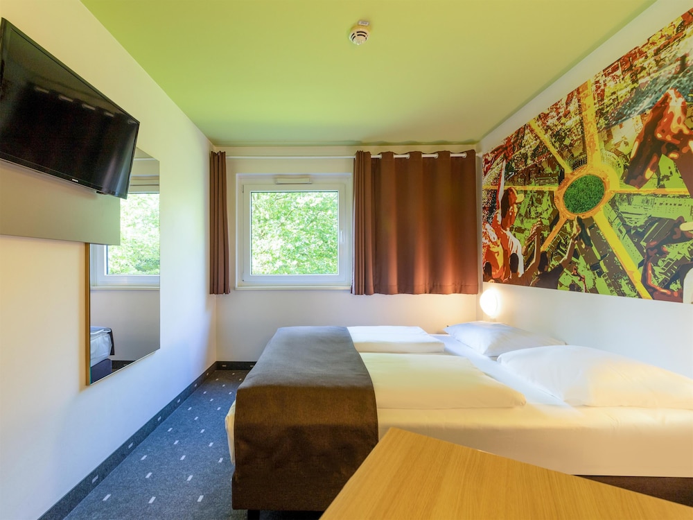 ROOM, DOUBLE BED