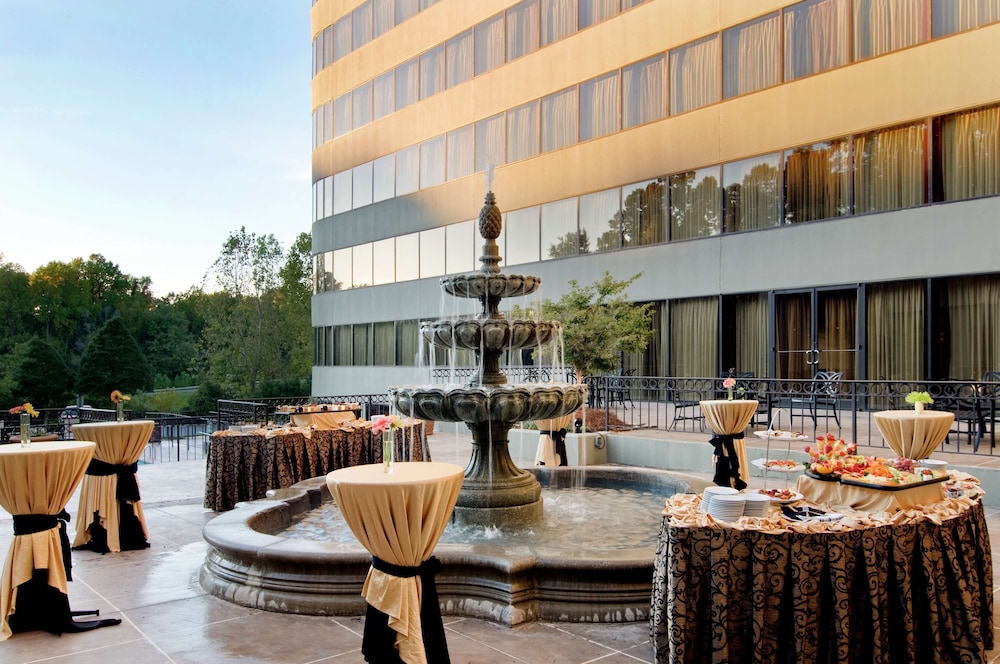 DoubleTree by Hilton South Charlotte Tyvola 34/54