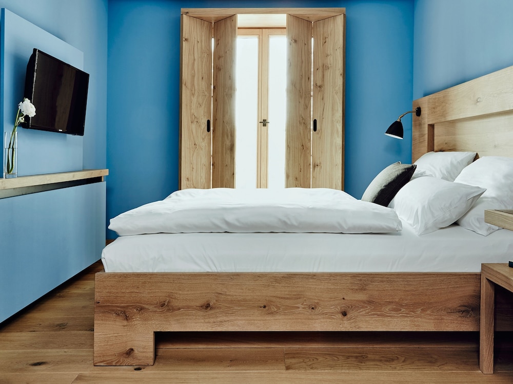 CLASSIC, DOUBLE BED, GARDEN VIEW