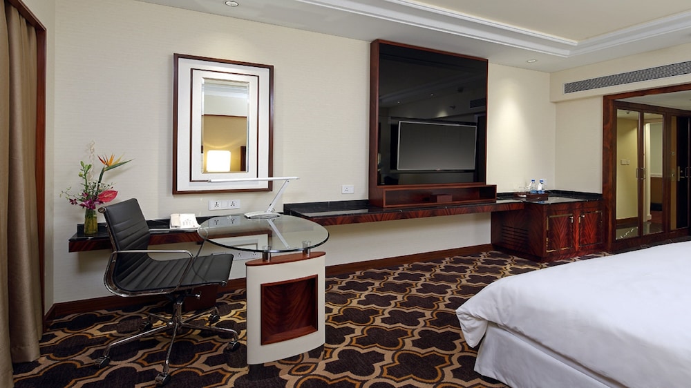 Sheraton Grand Pune Bund Garden Hotel 29/60