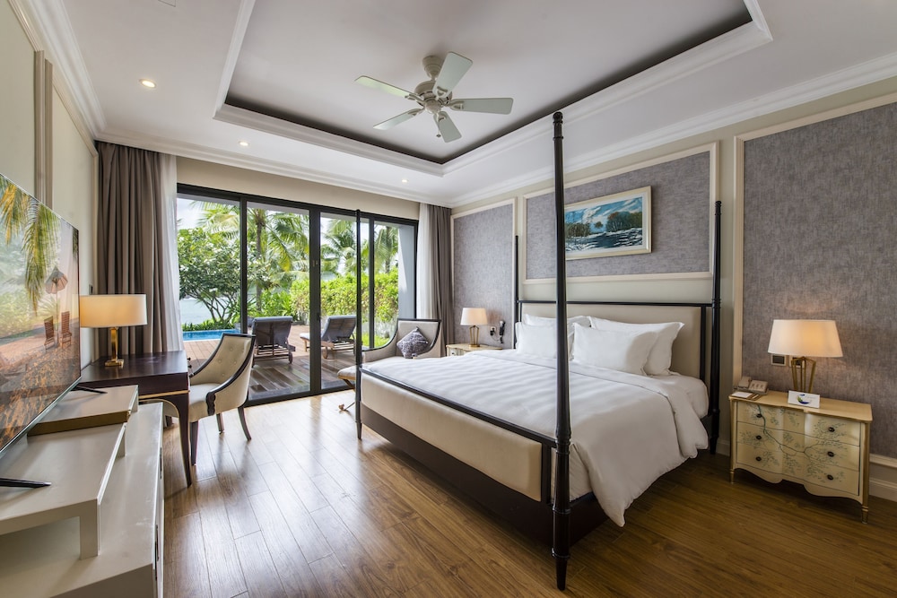 3 BEDROOMS, TROPICANA, VILLA, BEACH FRONT