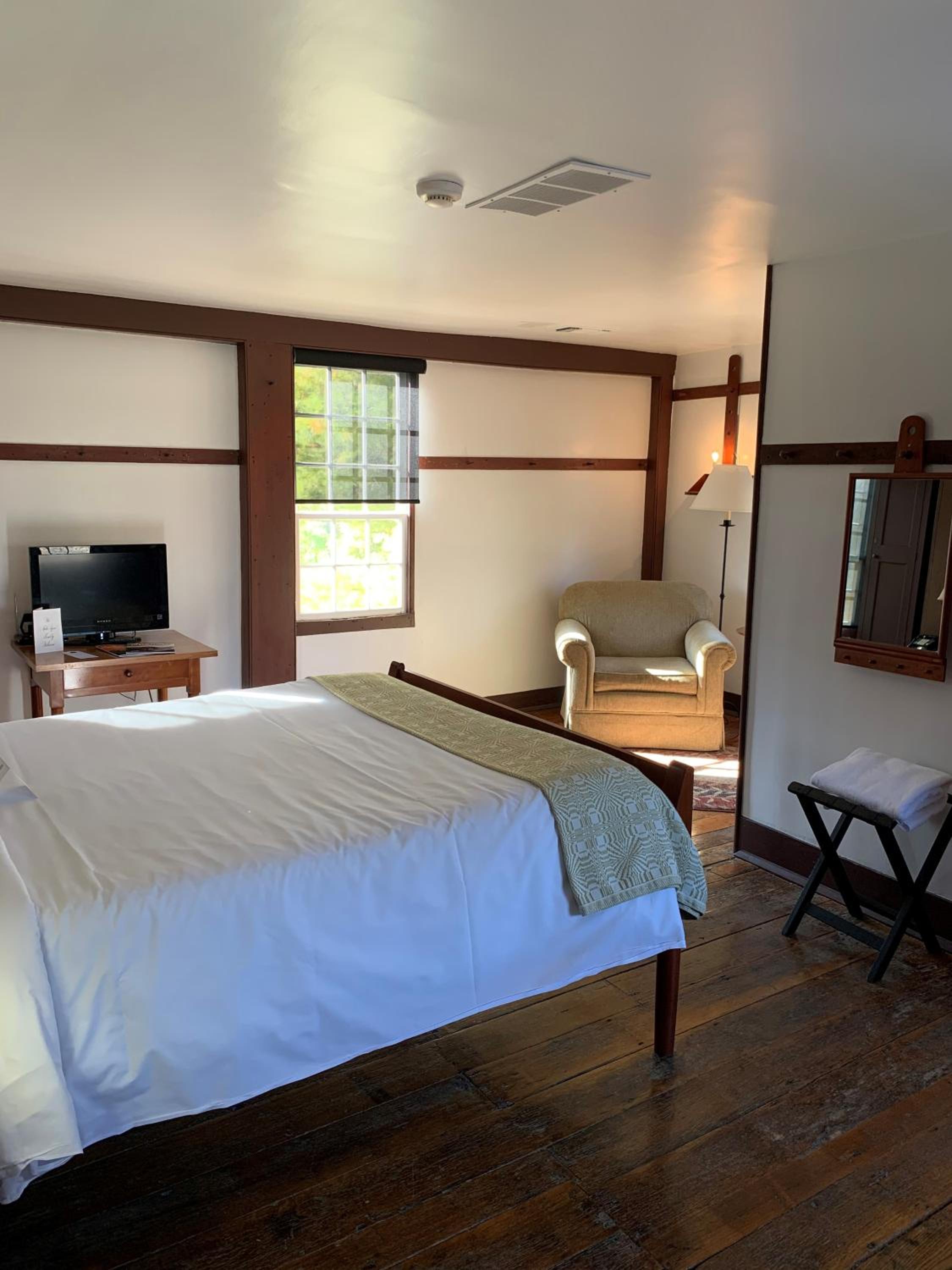 East, Family, House, Single, Queen Bed