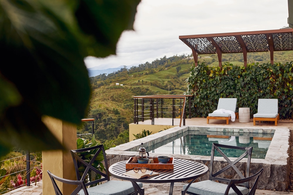 HACIENDA ALTAGRACIA 13/84
