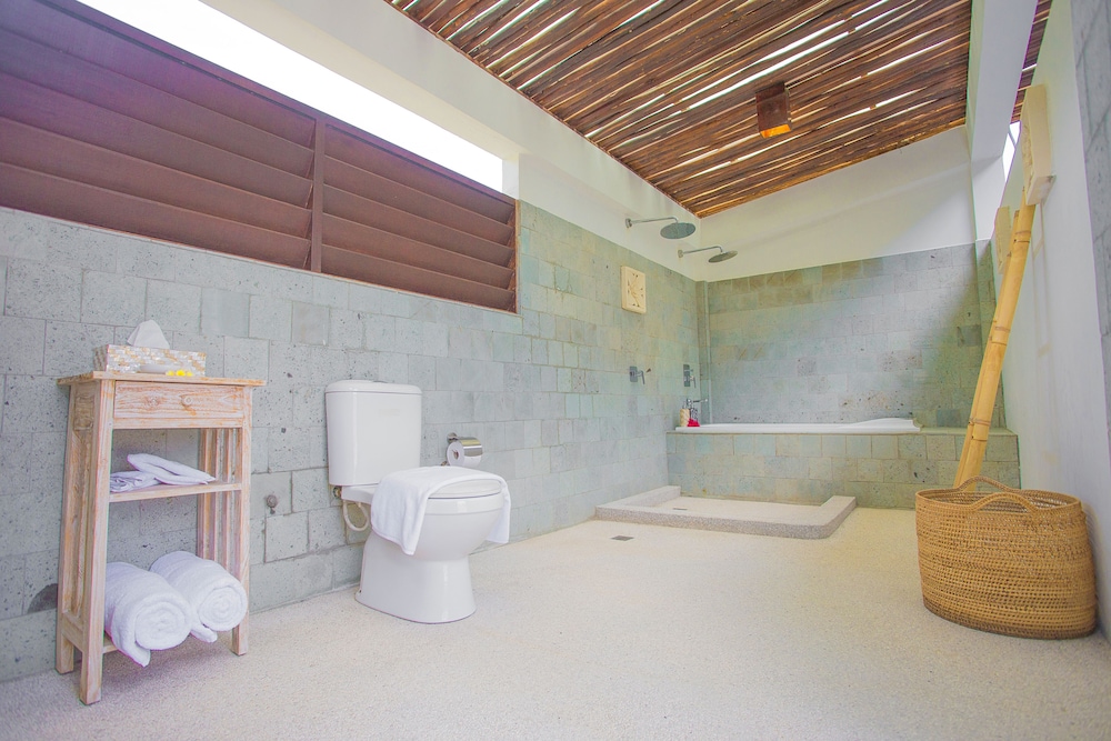 Kudat Riviera Exclusive Beach Villas Resort 50/50