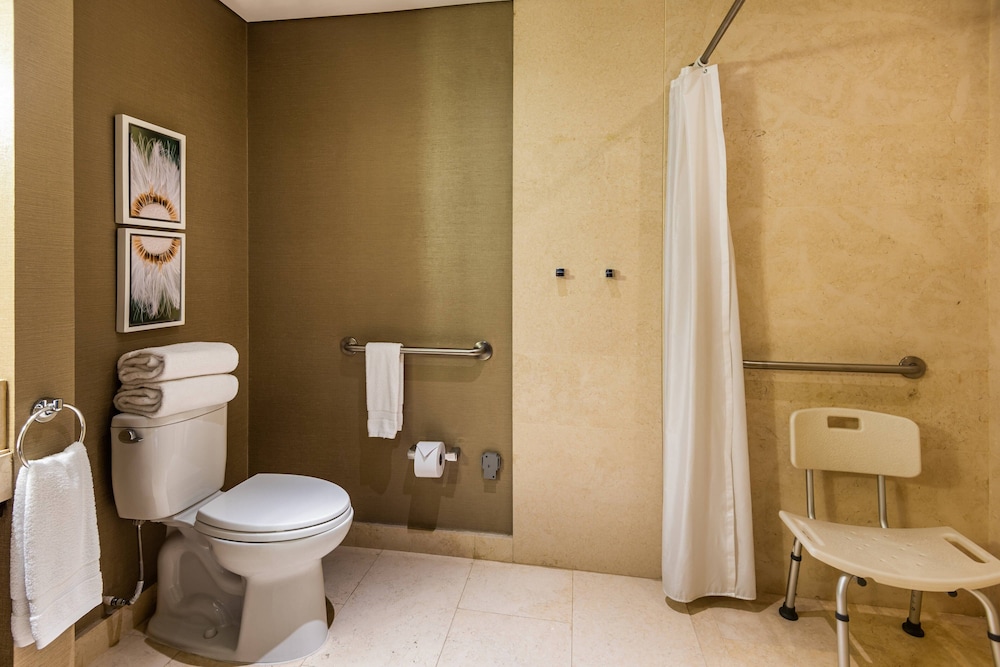 Courtyard By Marriott Bogota Airport 11/65