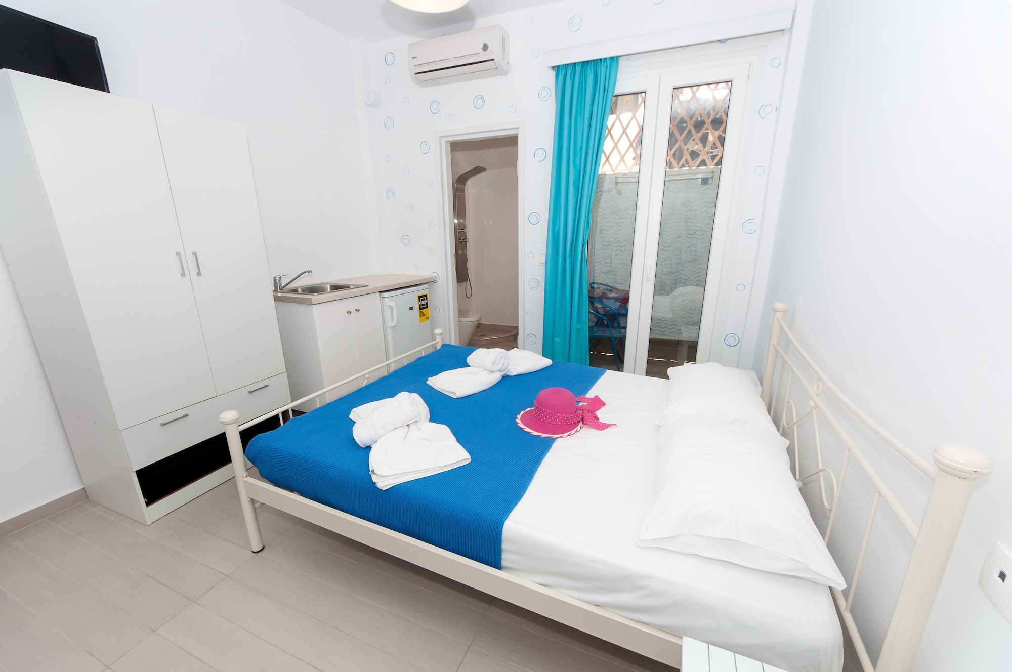 Semi Basement, Economy, Studio, 1 Double and 1 Single Bed