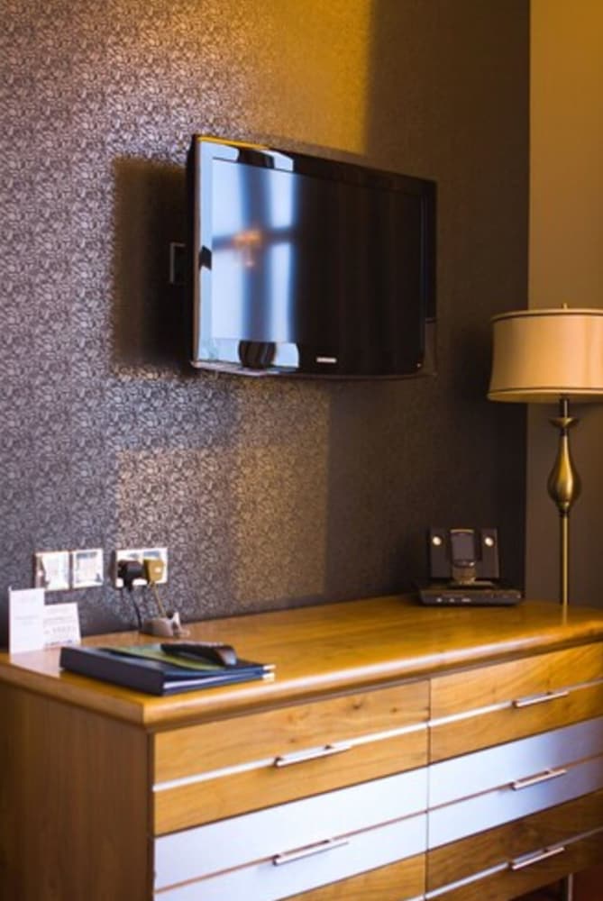 City Hotel Derry 34/68
