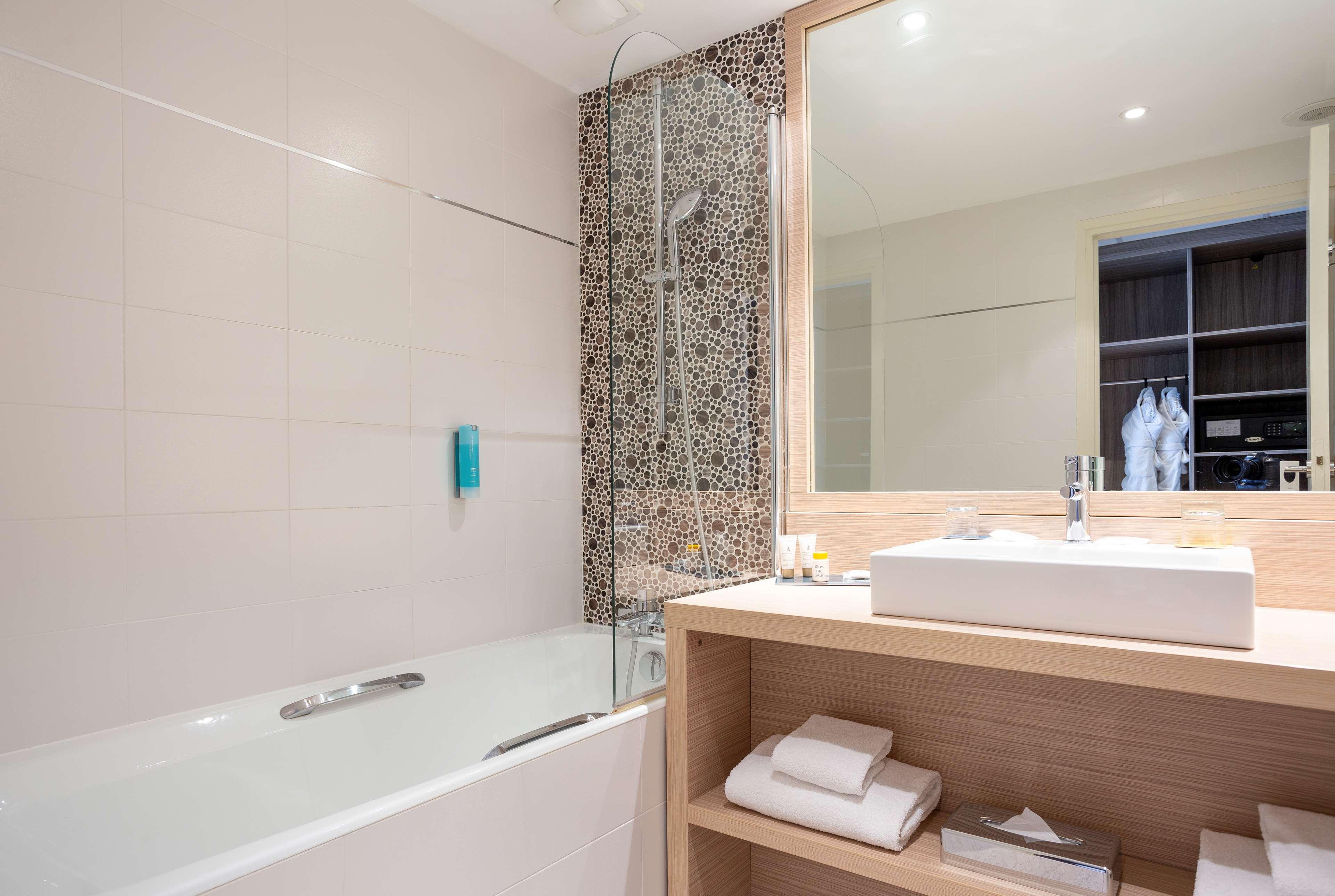 غرفة كومفورت بسرير كوين، Golden Tulip Aix Les Bains 3/3