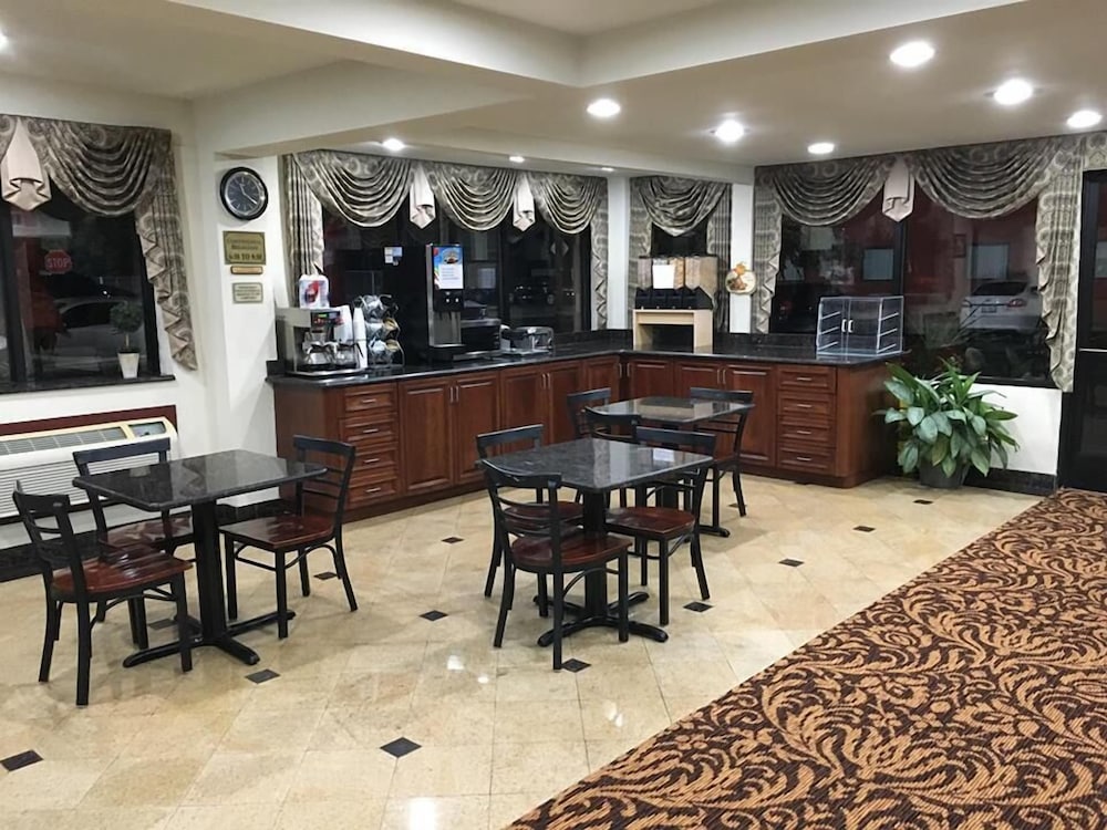 A Victory Inn - West Dearborn 17/22