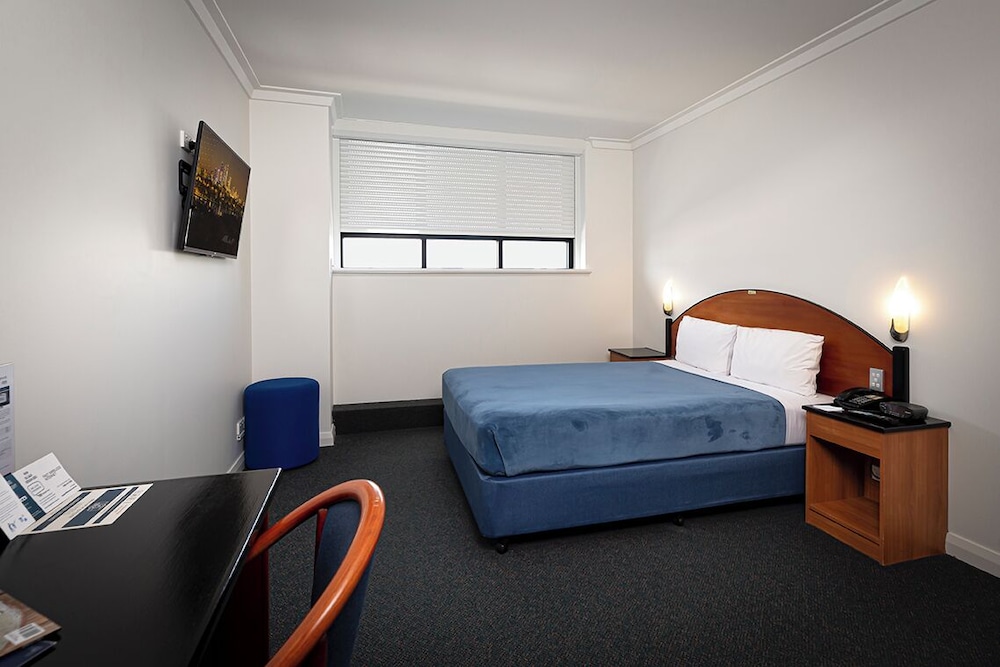 STANDARD, QUEEN BED